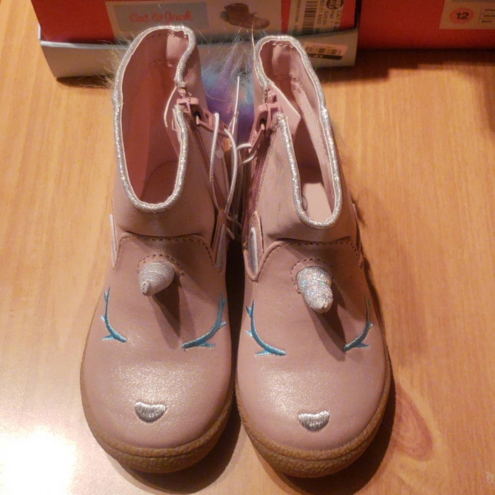 Shoes - Picture 2 of 4
